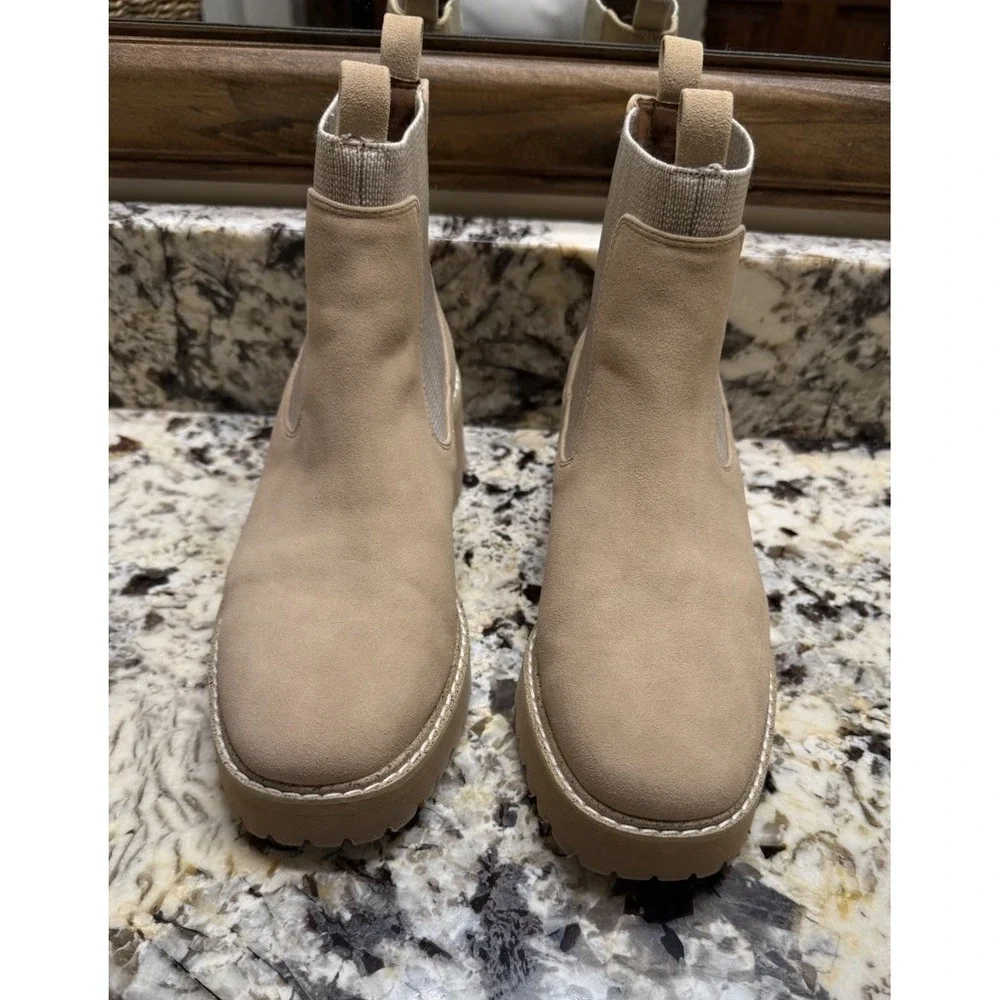 Yellowbox Idela Chelsea Boots Beige Lug Sole Platform Slip Resistant Size 7 - Picture 2 of 8